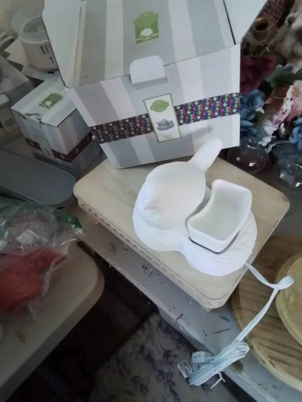 NIB Scentsy Birds of a Feather Wax Warmer White Bird